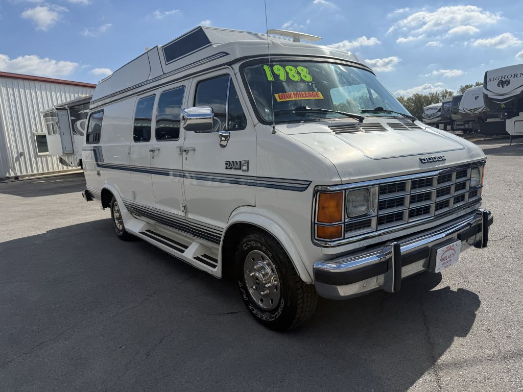 1988 Dodge Ram Van Image 2