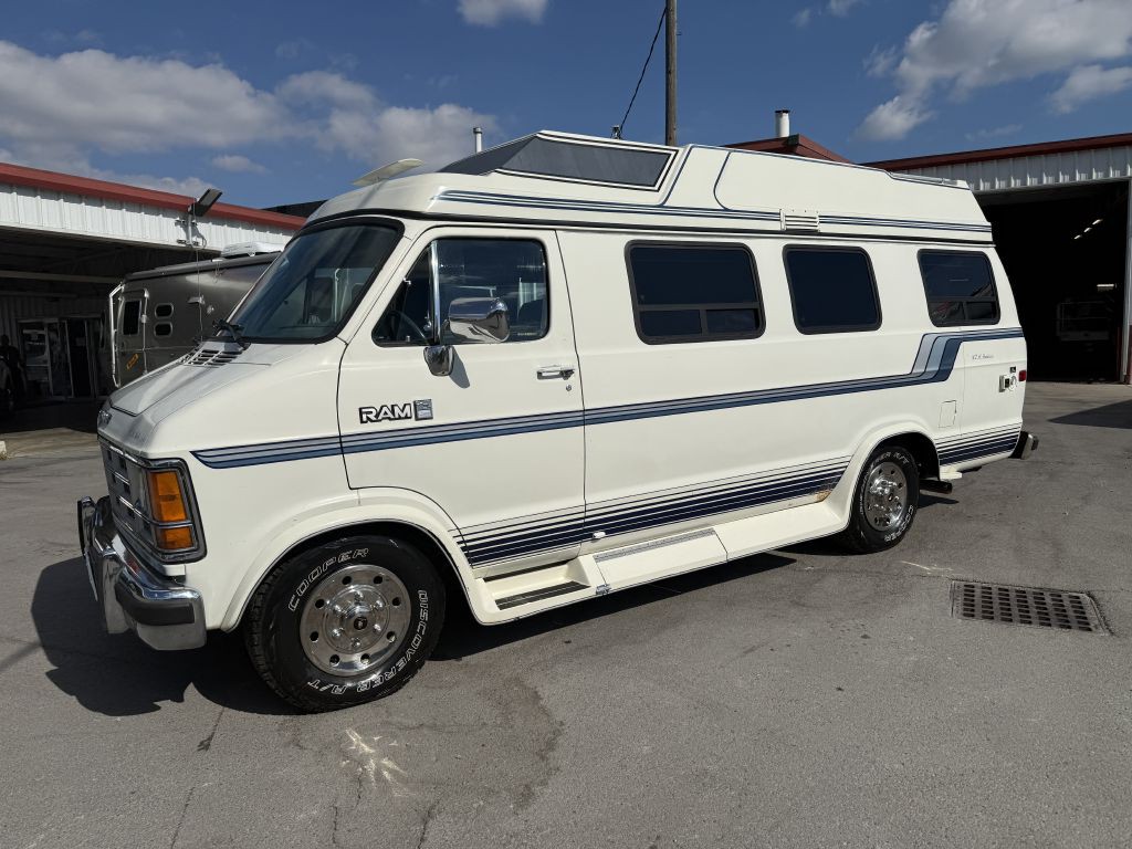 1988 Dodge Ram Van Image 7