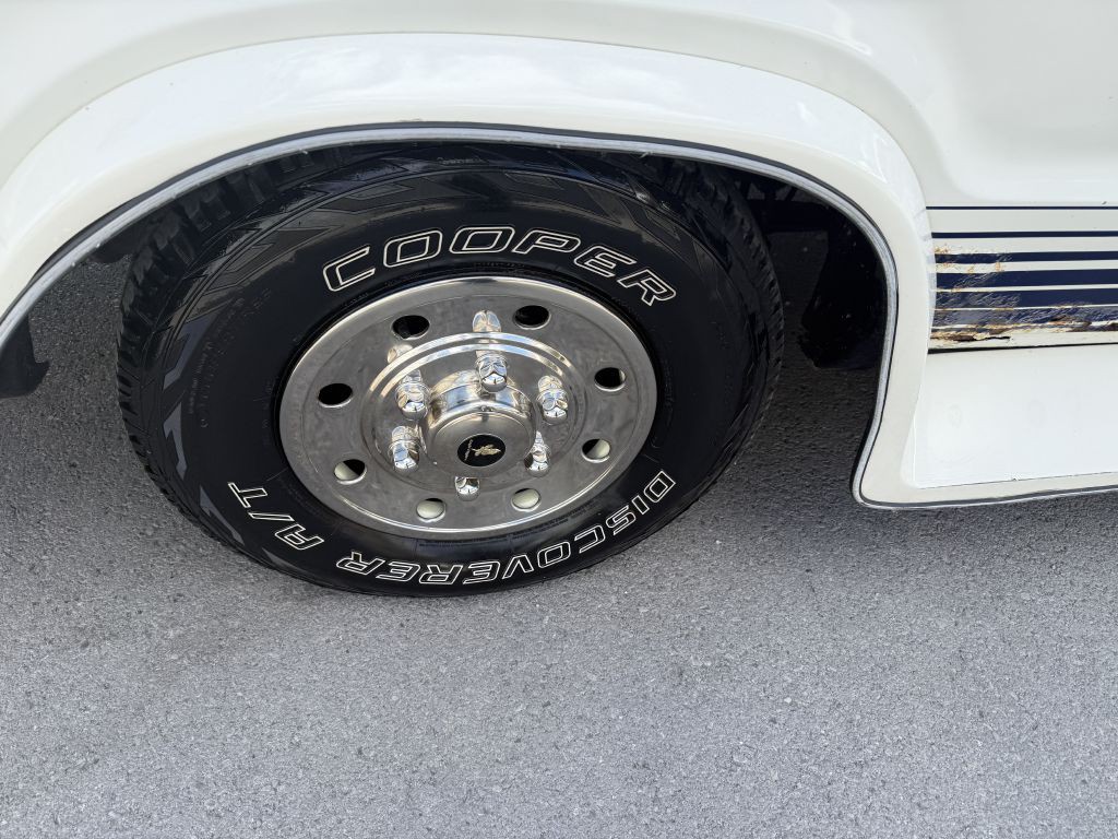 1988 Dodge Ram Van Image 15