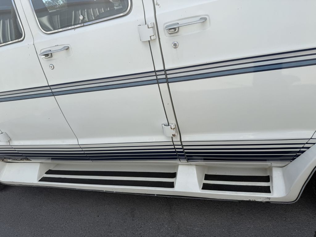 1988 Dodge Ram Van Image 16