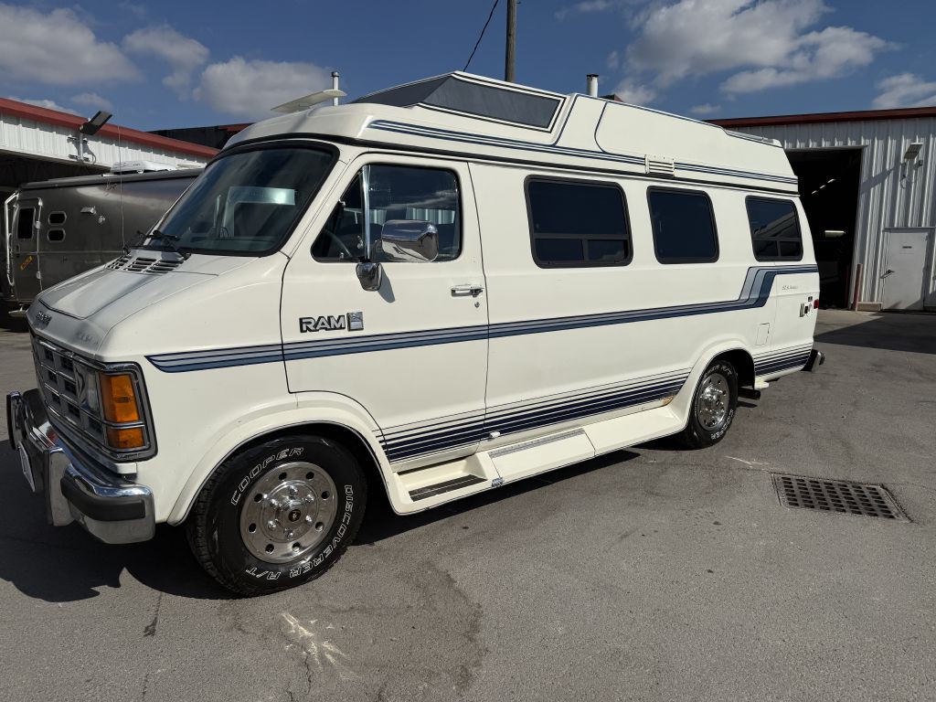 1988 Dodge Ram Van Image 24