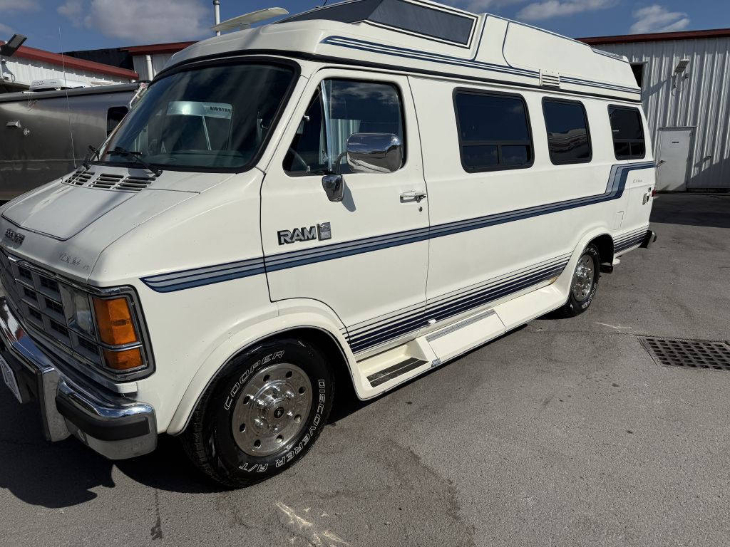 1988 Dodge Ram Van Image 25