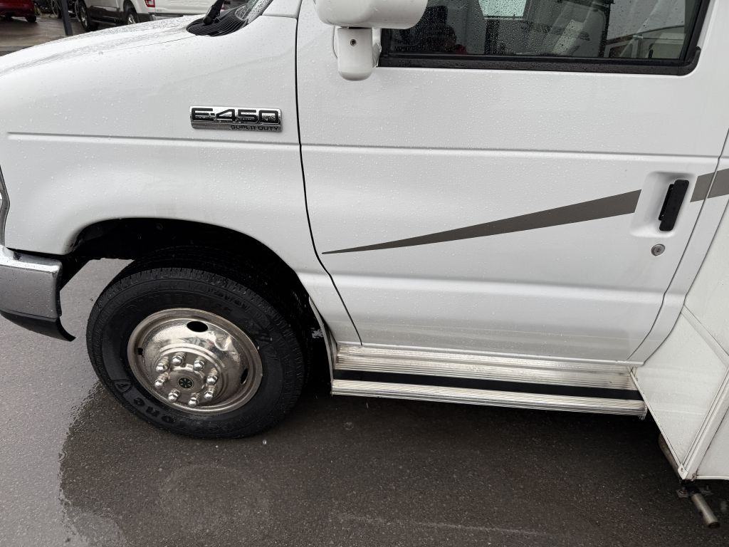 2009 Ford Econoline Image 22