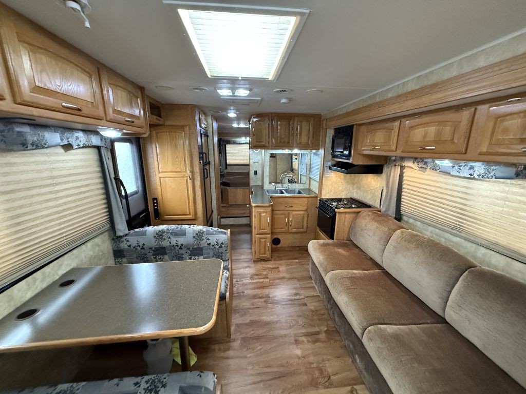 2009 Ford Econoline Image 36