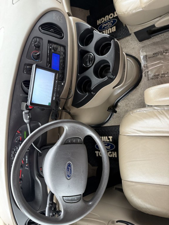 2009 Ford Econoline Image 38