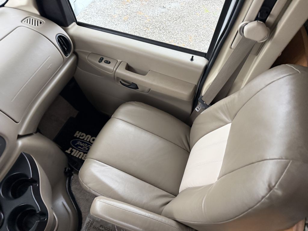 2009 Ford Econoline Image 40