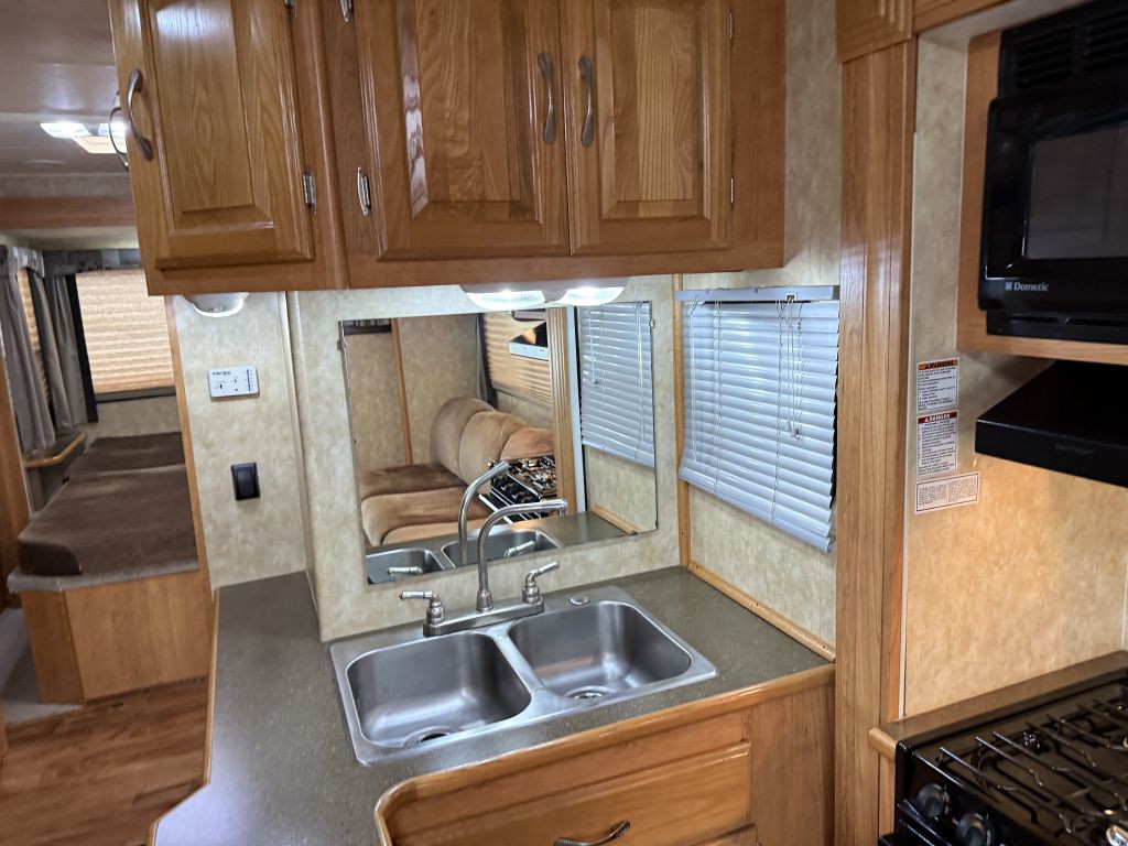 2009 Ford Econoline Image 44