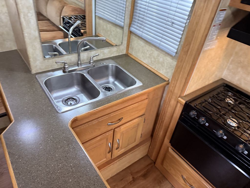 2009 Ford Econoline Image 46