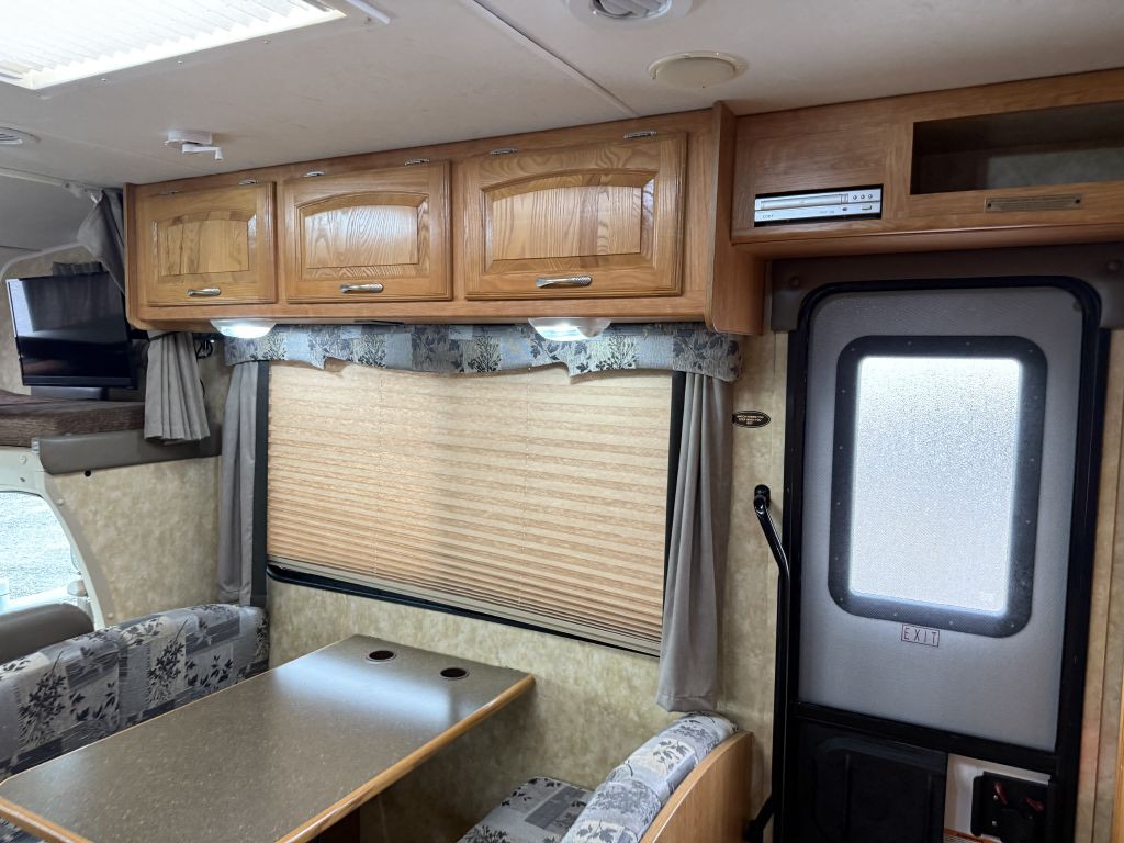 2009 Ford Econoline Image 52