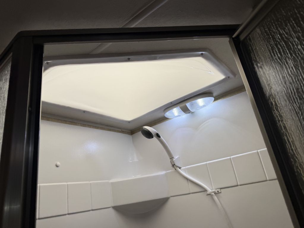 2009 Ford Econoline Image 63