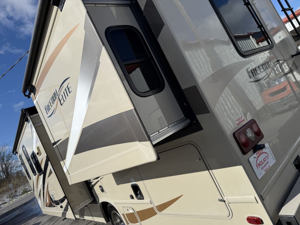 2016 Ford Econoline Image 15