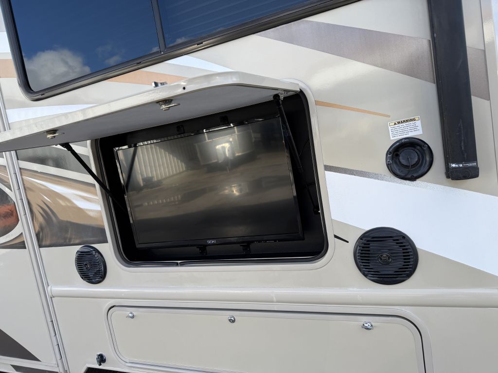 2016 Ford Econoline Image 23