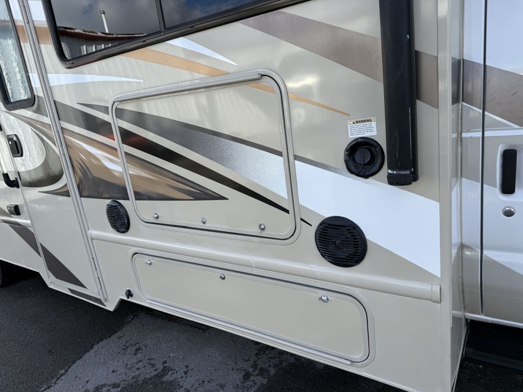 2016 Ford Econoline Image 24