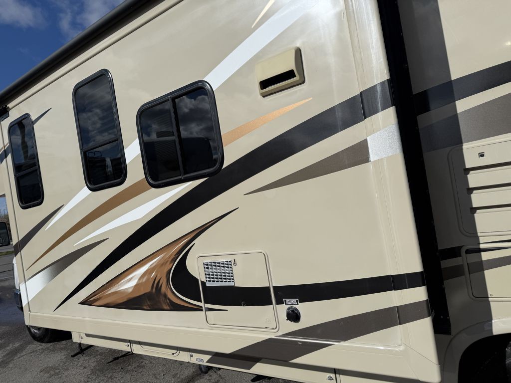 2016 Ford Econoline Image 31