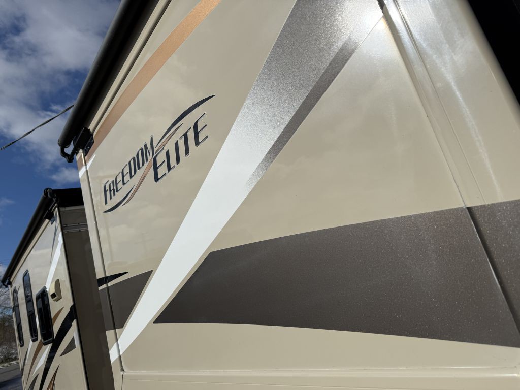 2016 Ford Econoline Image 32