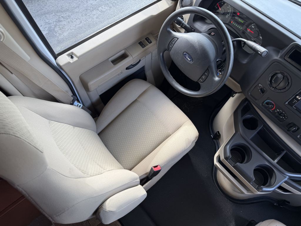 2016 Ford Econoline Image 44
