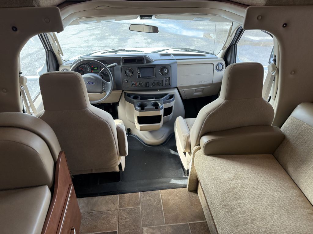 2016 Ford Econoline Image 46