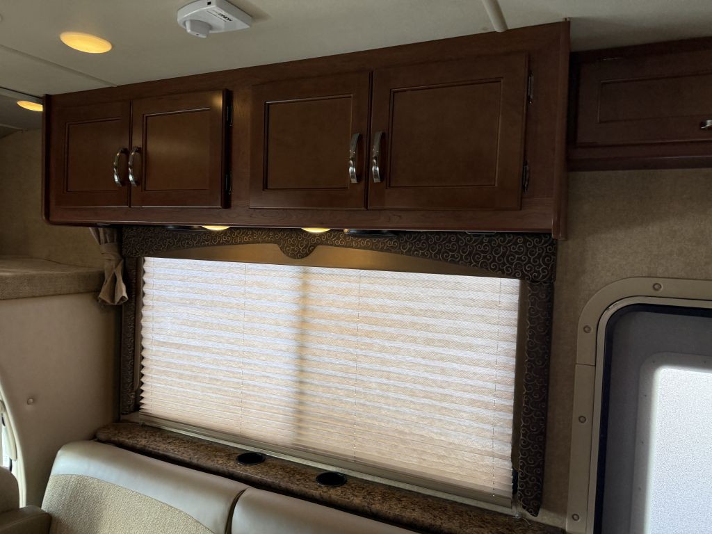 2016 Ford Econoline Image 47