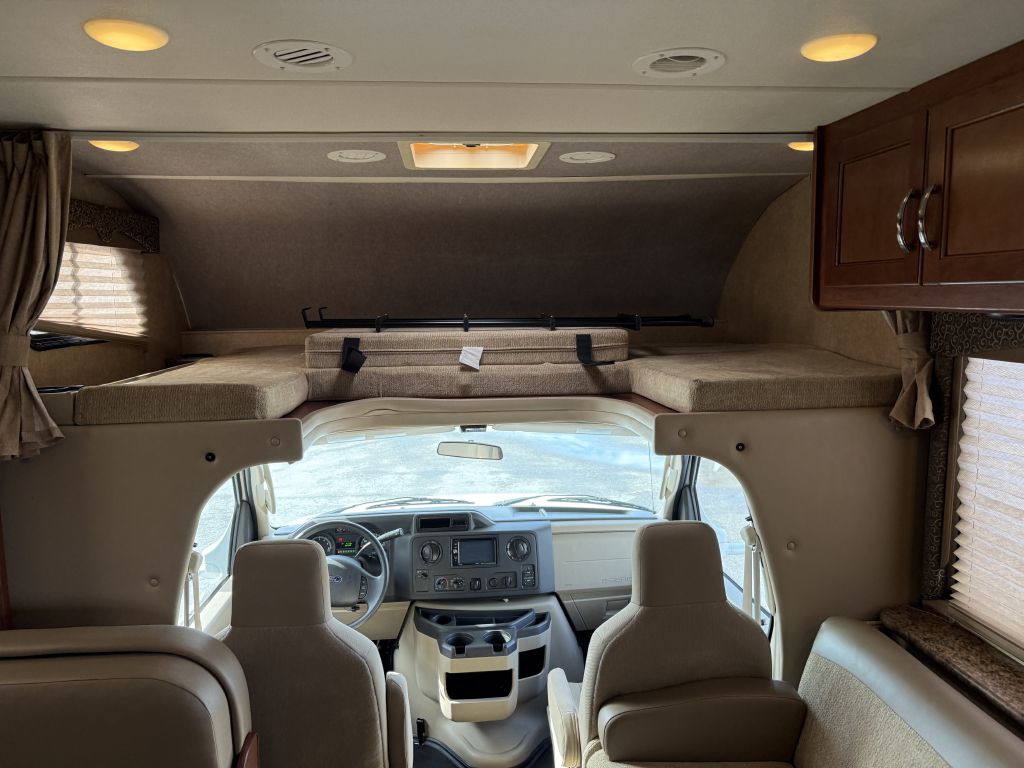 2016 Ford Econoline Image 50