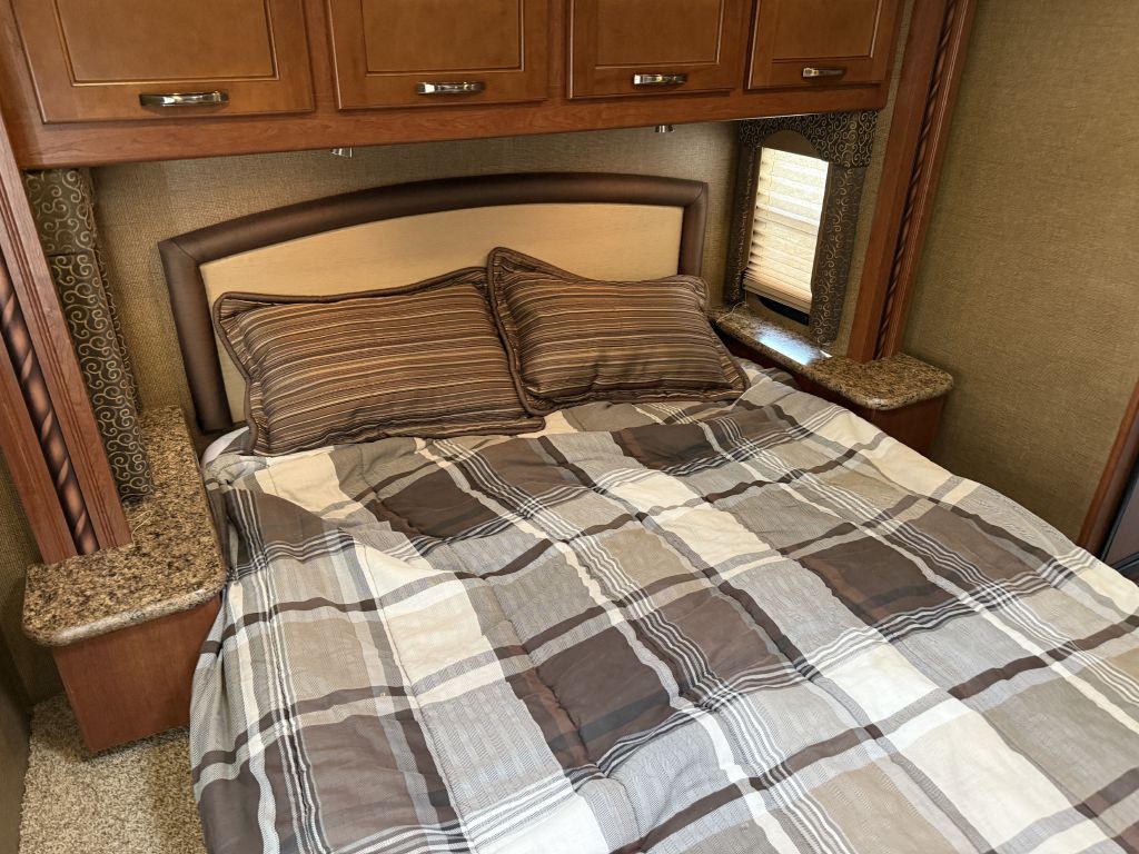 2016 Ford Econoline Image 65