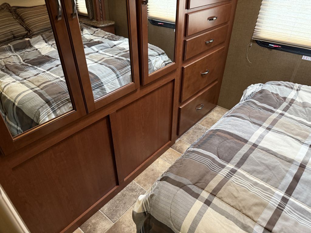 2016 Ford Econoline Image 68