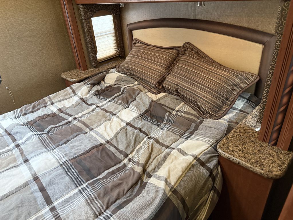 2016 Ford Econoline Image 70