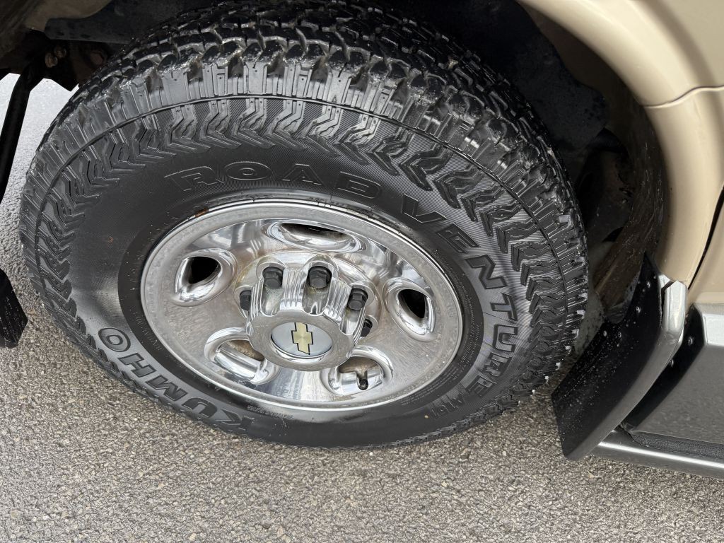 2013 Chevrolet Express Image 25