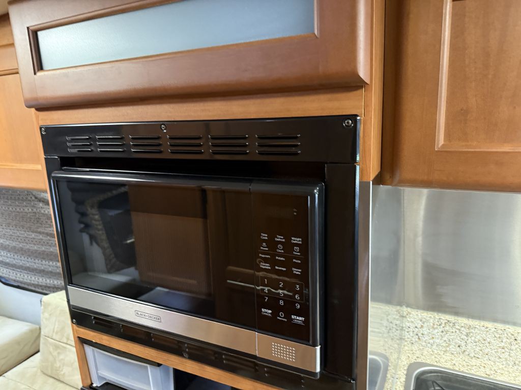 2013 Chevrolet Express Image 70