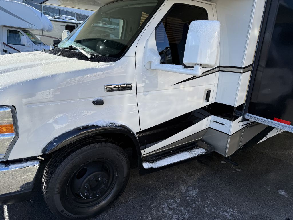 2016 Ford Econoline Image 8