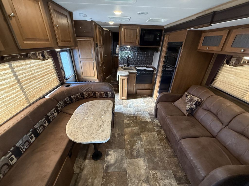 2016 Ford Econoline Image 35