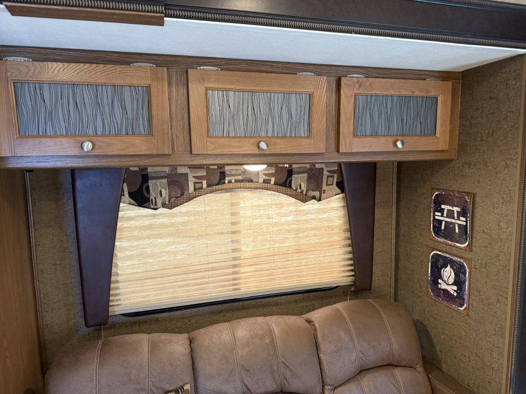 2016 Ford Econoline Image 48