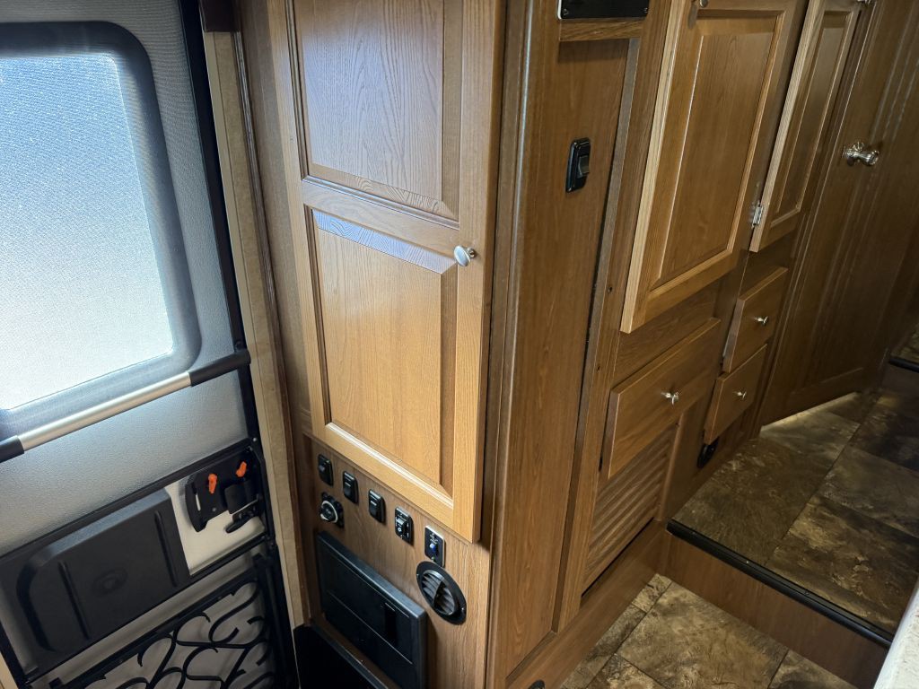 2016 Ford Econoline Image 55