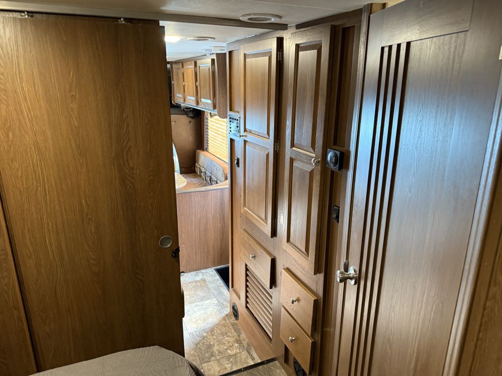 2016 Ford Econoline Image 57