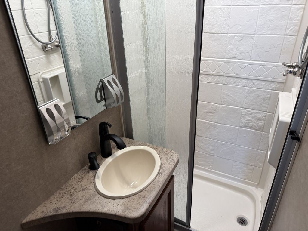 2016 Ford Econoline Image 59