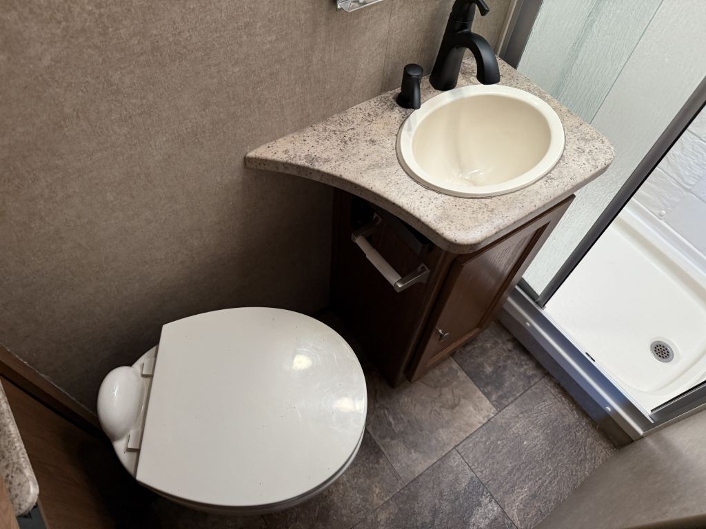 2016 Ford Econoline Image 60