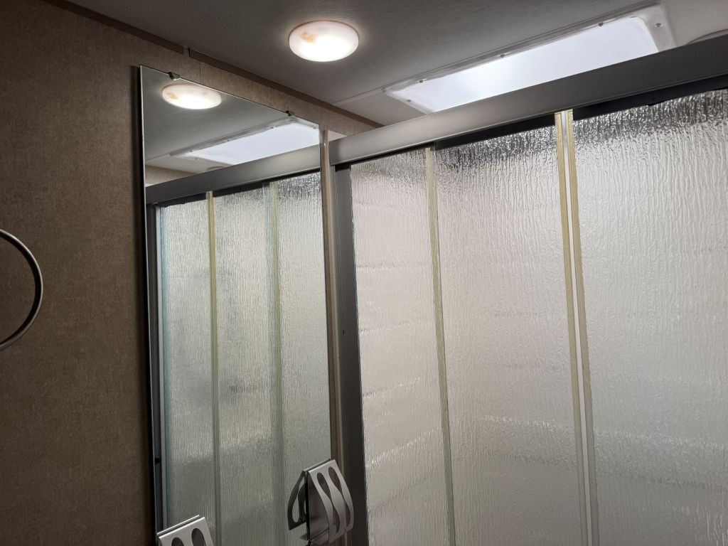 2016 Ford Econoline Image 65