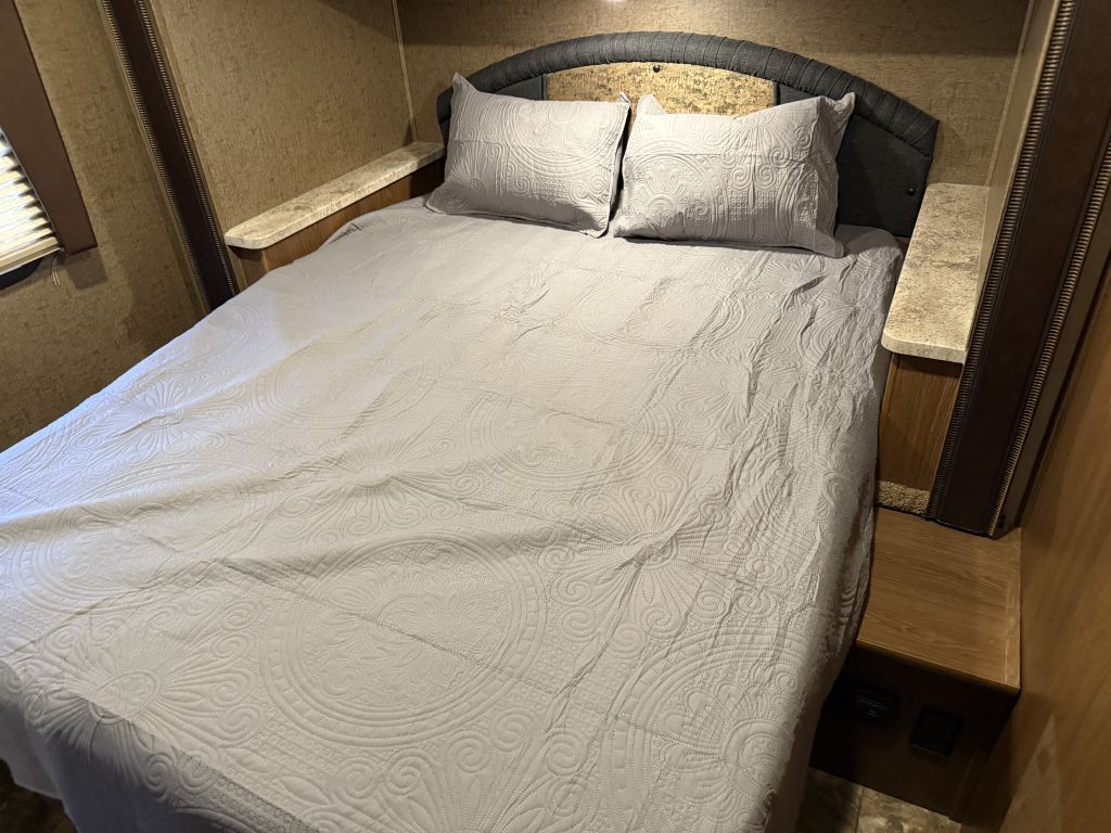 2016 Ford Econoline Image 69