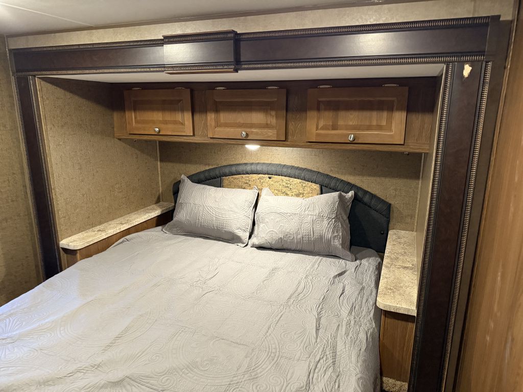 2016 Ford Econoline Image 70