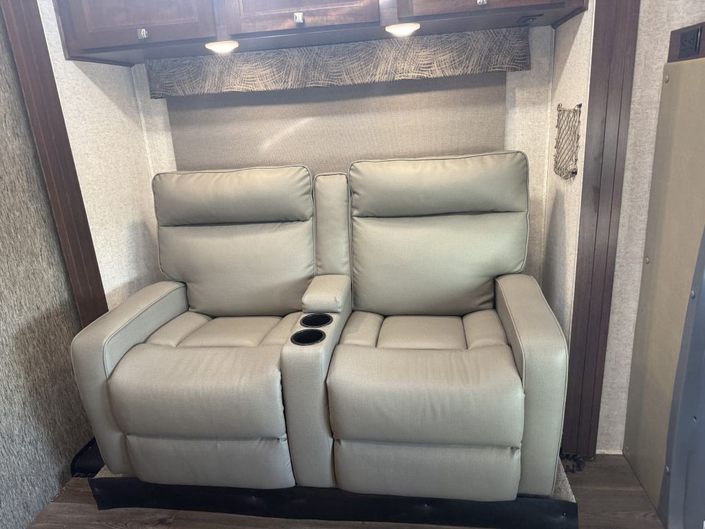 2017 Mercedes-Benz Sprinter Image 40