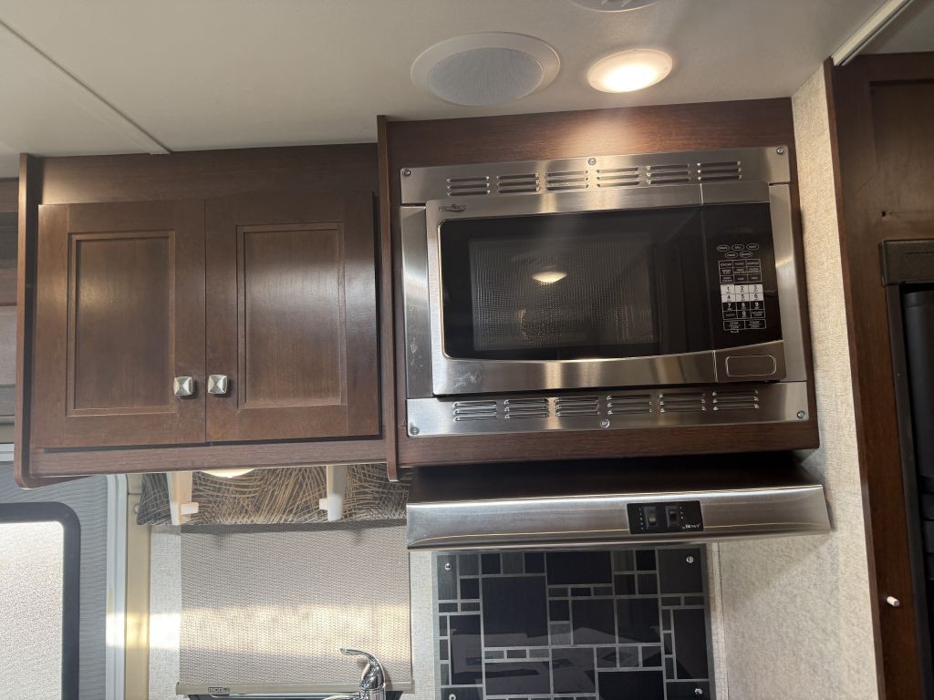 2017 Mercedes-Benz Sprinter Image 42