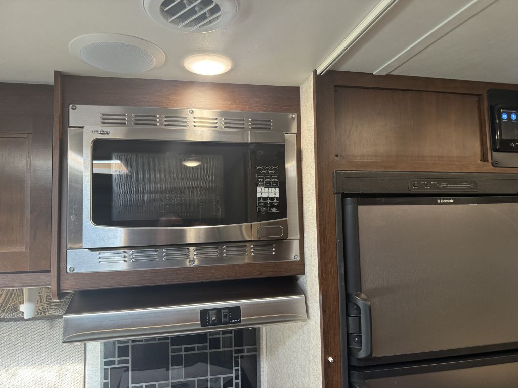 2017 Mercedes-Benz Sprinter Image 45