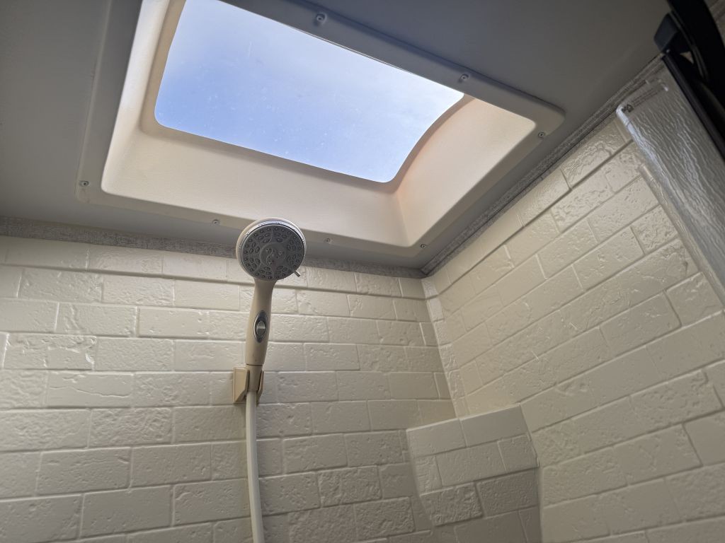 2017 Mercedes-Benz Sprinter Image 46