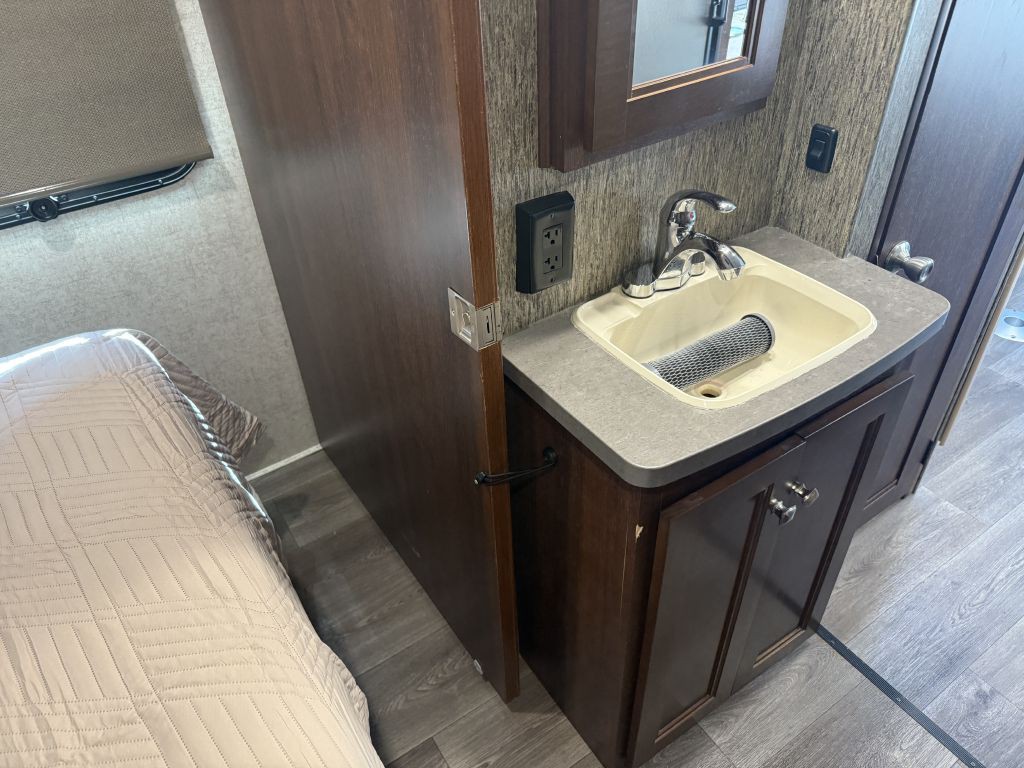 2017 Mercedes-Benz Sprinter Image 55