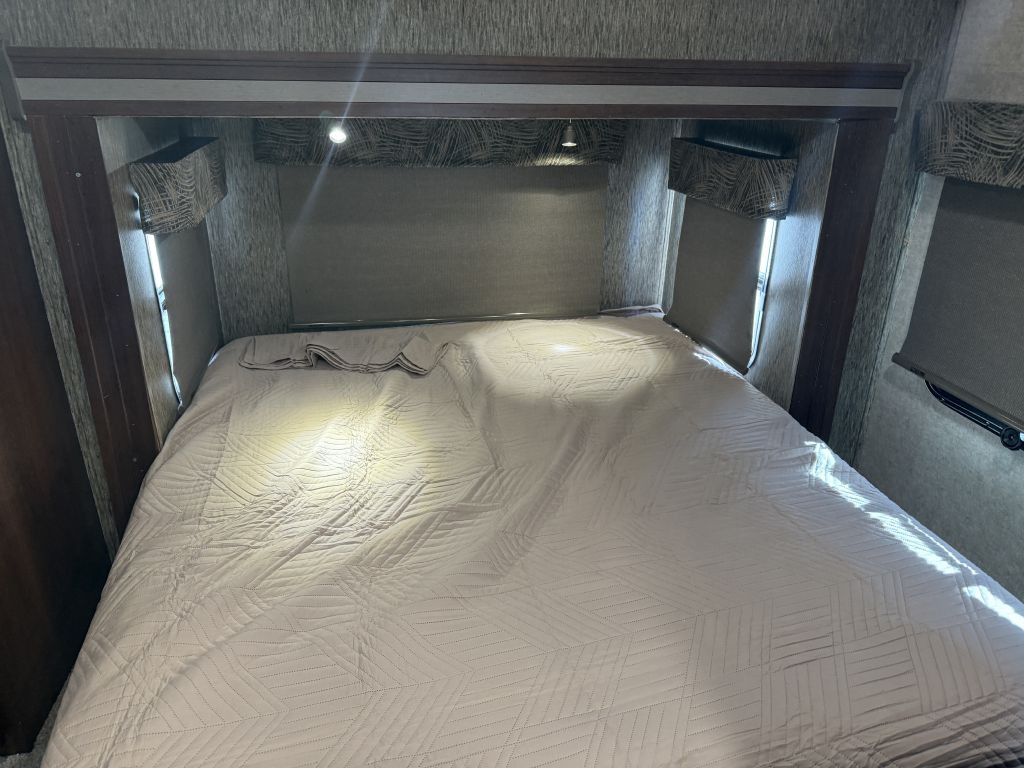 2017 Mercedes-Benz Sprinter Image 60