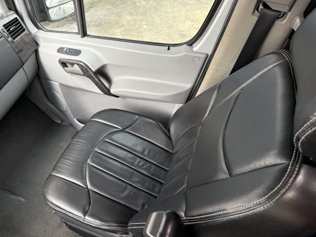 2014 Mercedes-Benz Sprinter Image 45