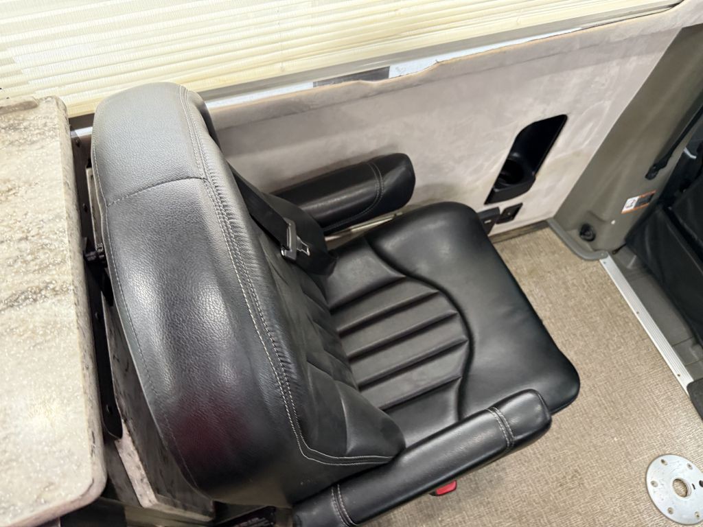 2014 Mercedes-Benz Sprinter Image 48