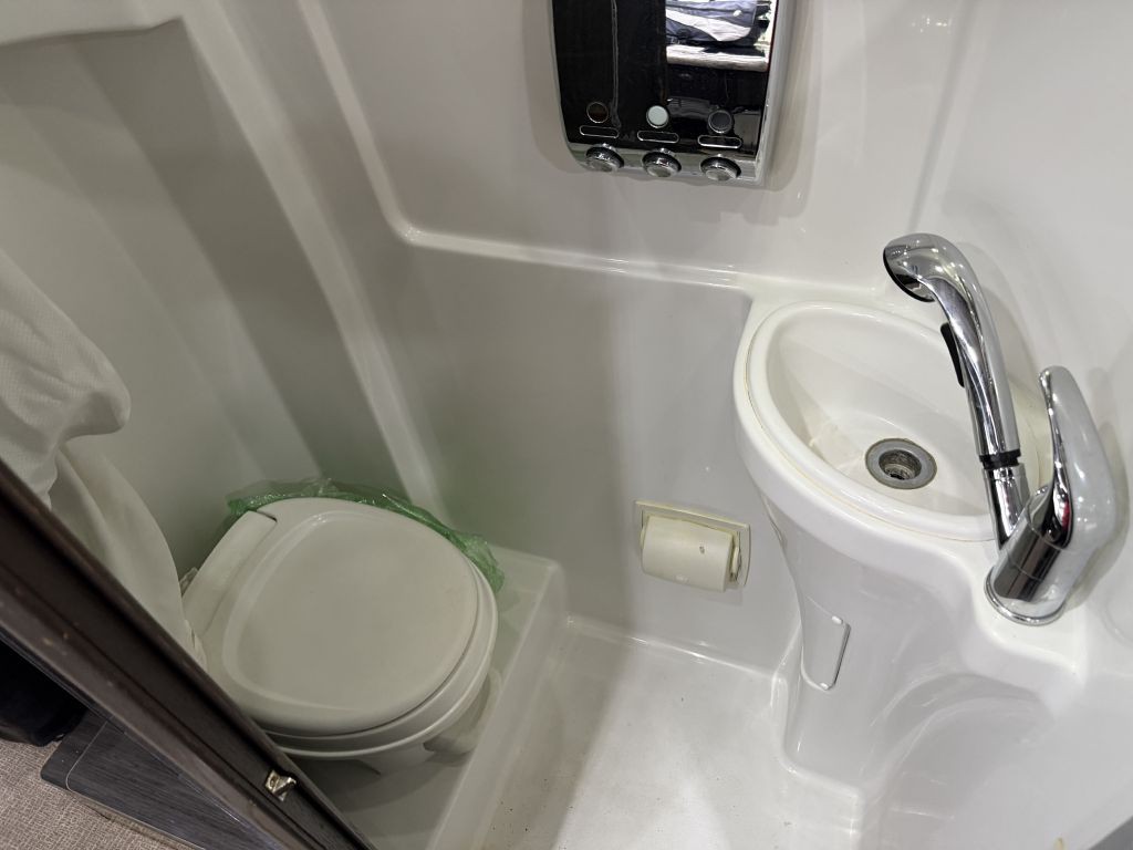 2014 Mercedes-Benz Sprinter Image 59