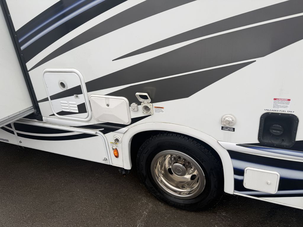 2022 Ford Econoline Image 9