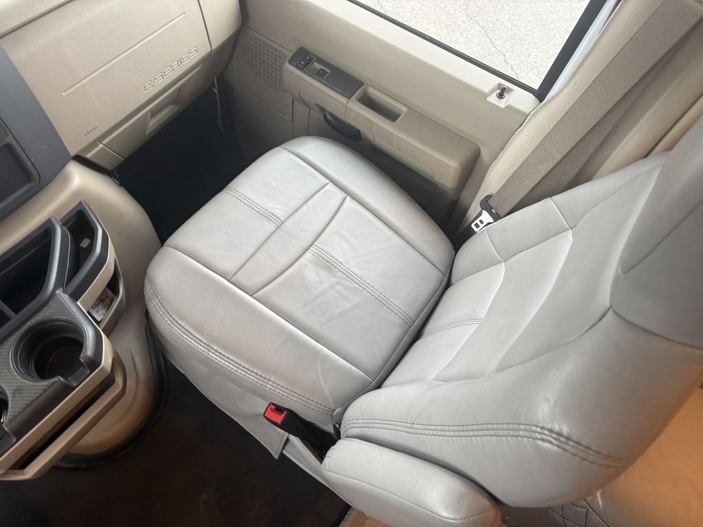 2022 Ford Econoline Image 43