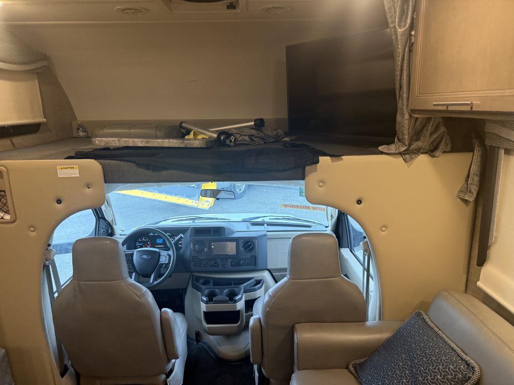2022 Ford Econoline Image 45